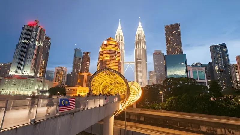 Petronas Twin Towers at dusk in Kuala Lumpur for your 10-day Malaysia itinerary