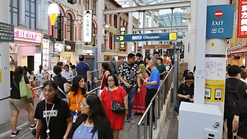 Chinatown street near Maxwell for the best time to visit Singapore for street food.