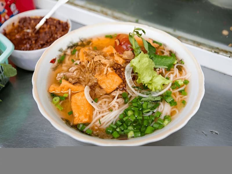 Hanoi's favourite noodle soup - bun rieu at 11 Hàng Bạc, Hanoi